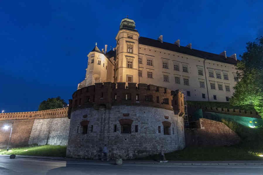 Polonia - Cracovia 079 - colina de Wawel - castillo de Wawel.jpg